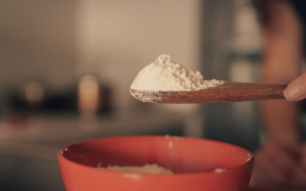 La maltodextrine se présente sous forme de poudre blanche neutre en goût.