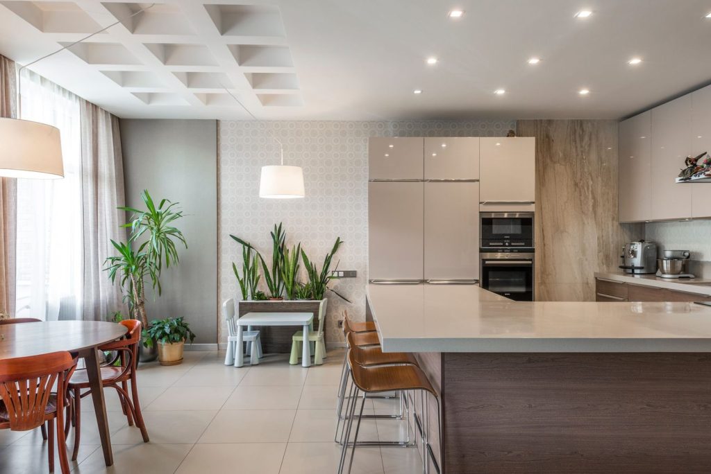 Plan de travail en quartz composite dans une cuisine