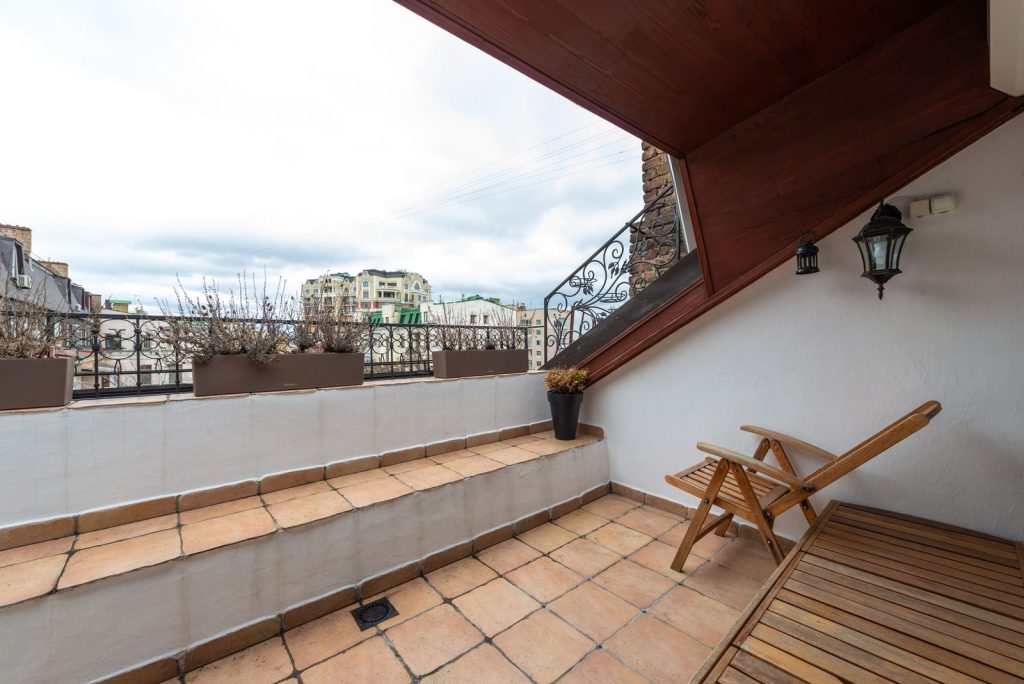Balcon orienté nord recevant une lumière indirecte