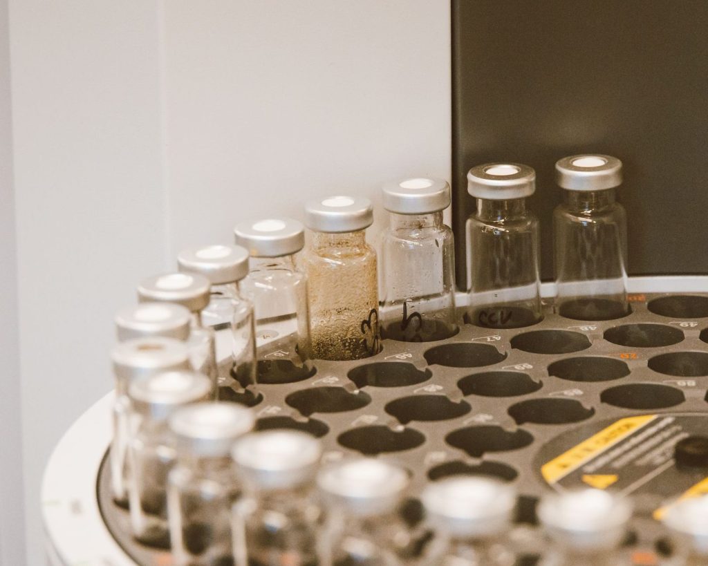Un échantillon d'eau analysé en laboratoire agréé.