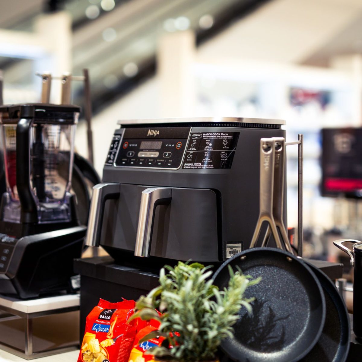 Robot de cuisine sur un plan de travail