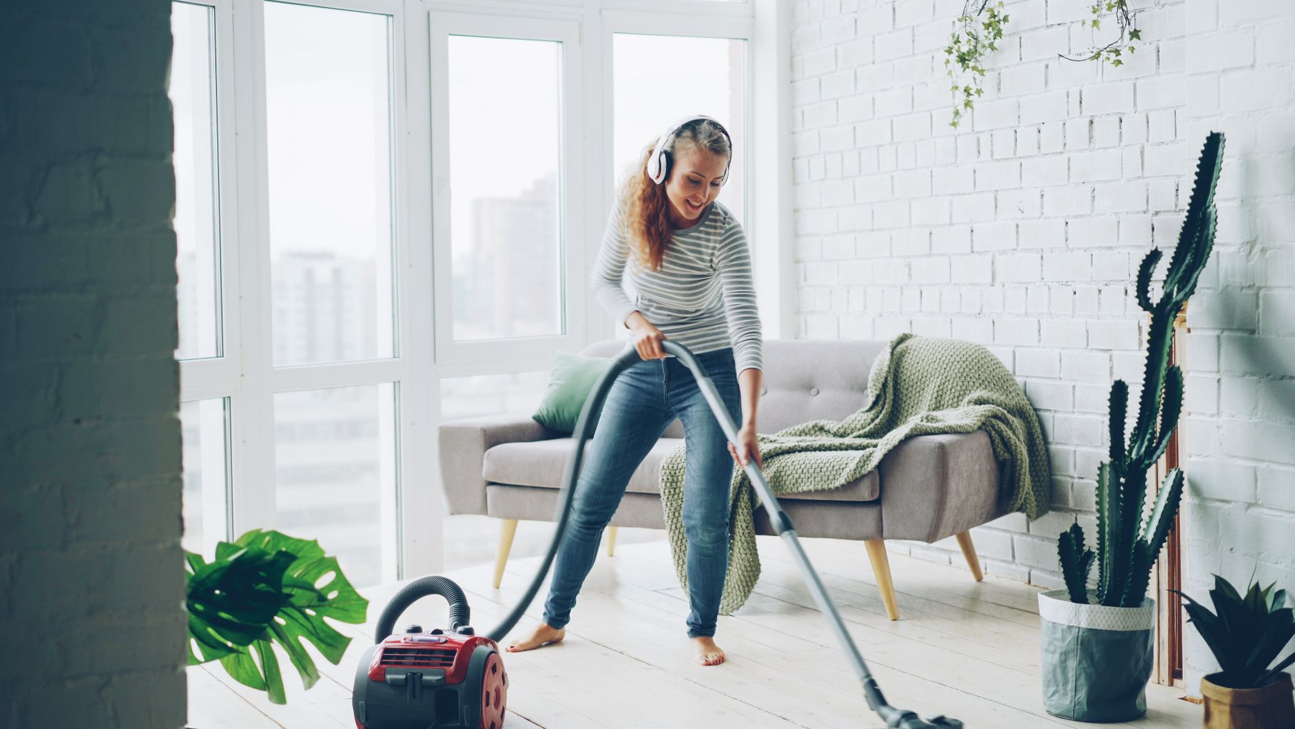Dyson ou Xiaomi : quel aspirateur balai pour appartement