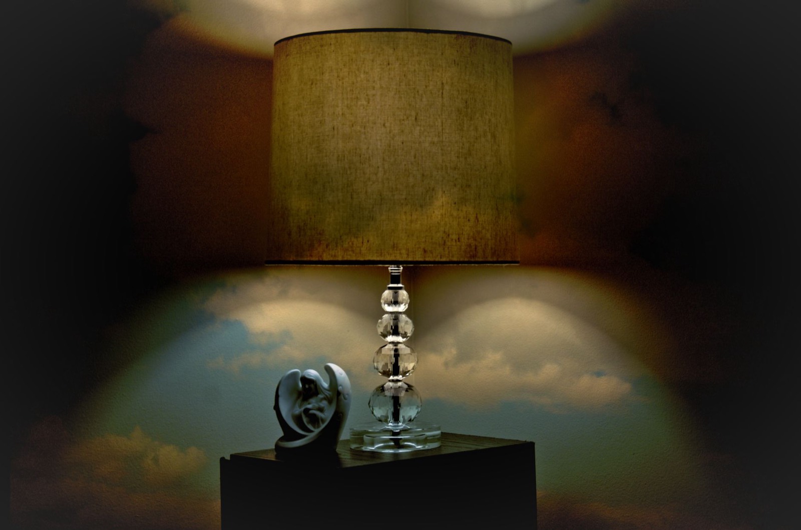 Base en laiton d'une lampe design italien avec abat-jour en verre de Murano