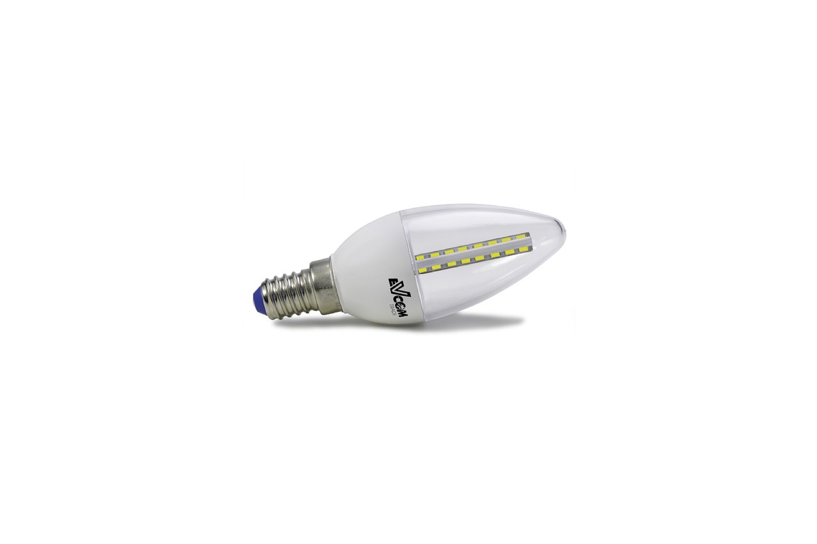 Main tenant une ampoule LED au-dessus de son emballage, mentions techniques visibles